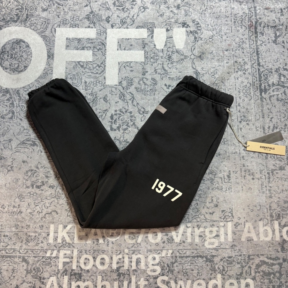 Fear of God Essentials 1977 Sweatpants Men Small Iron Grey Black Fleece Joggers